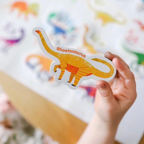 MAGNETIC DINOSAURS AND LETTERS