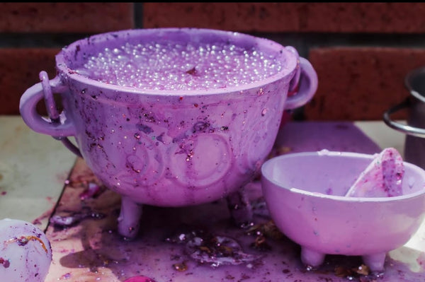 Open oval cauldron- Lavender