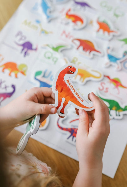 MAGNETIC DINOSAURS AND LETTERS
