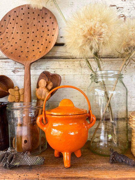 Plain orange cauldron + lid