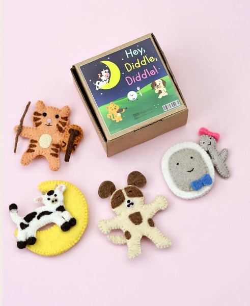 HEY DIDDLE DIDDLE FINGER PUPPET SET
