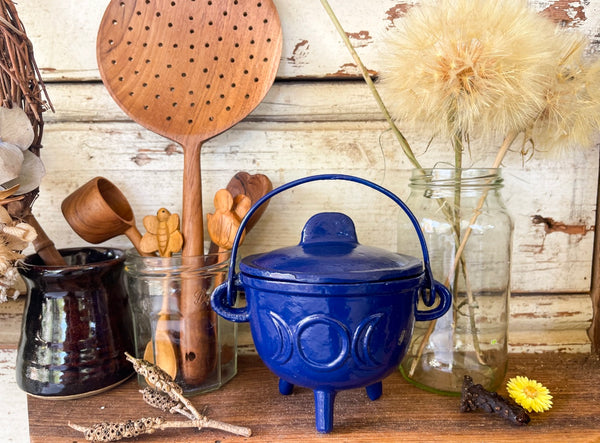 Blue triple moon cauldron set
