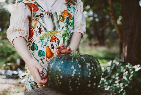 Linen Apron Kids - In the patch