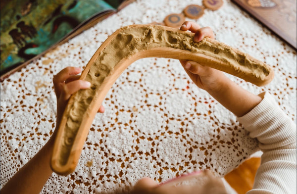 Boomerang sensory tray