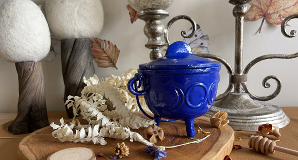 Blue triple moon cauldron set