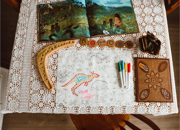 Boomerang sensory tray
