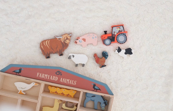 Farmyard animal display shelf set