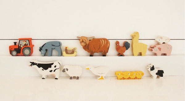 Farmyard animal display shelf set