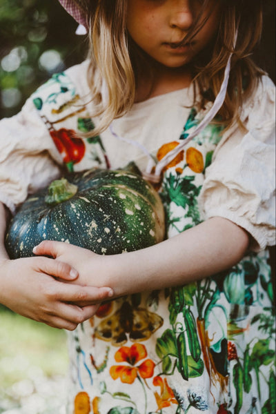 Linen Apron Kids - In the patch