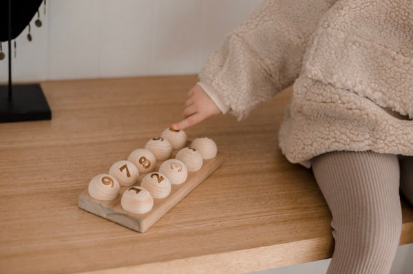 Number Eggs and Stand
