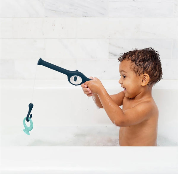 Cast fishing pole bath toy