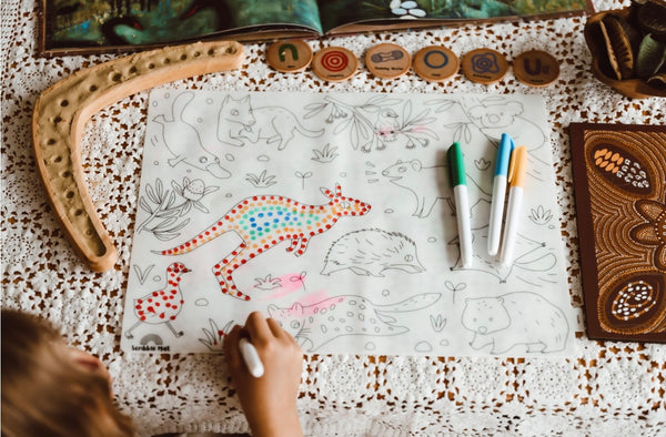 Boomerang sensory tray