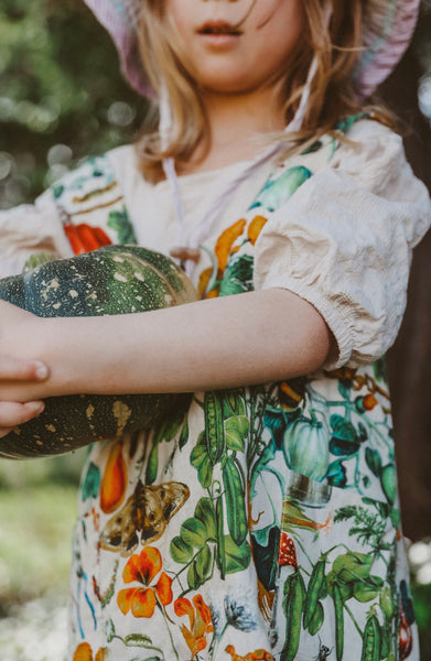 Linen Apron Kids - In the patch