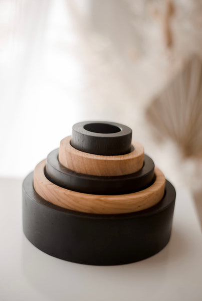 Contrast colour stacking bowls