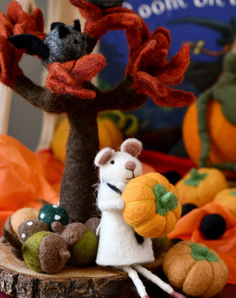 Felt Acorns (Oak Green) - 10 Acorns