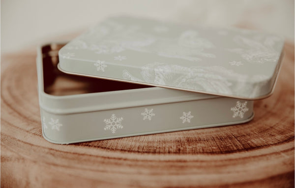 Winter rabbit tin