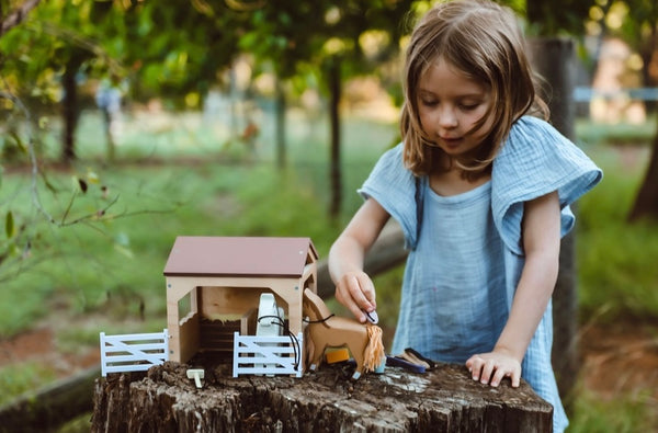 The Stables (Tender Leaf Toys)