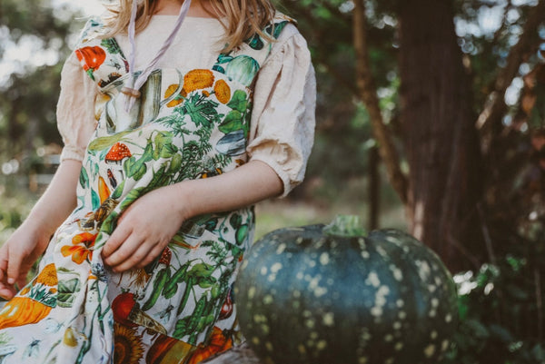 Linen Apron Kids - In the patch
