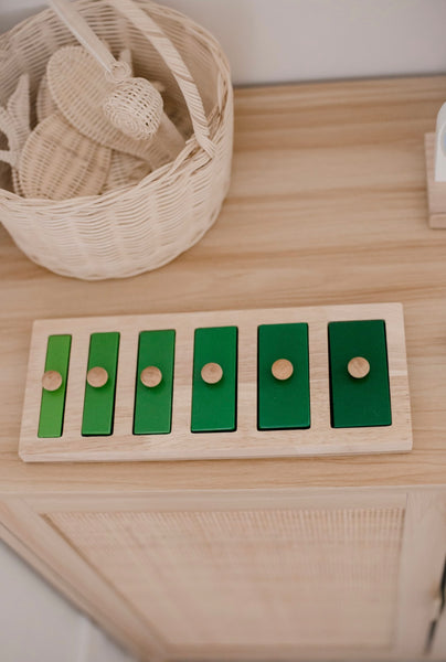 Narrow-wide knob puzzle