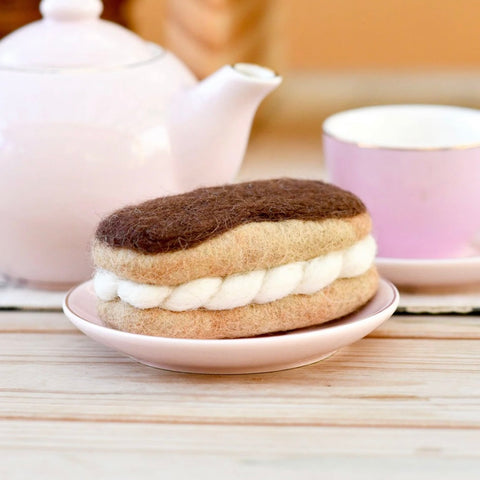 FELT CHOCOLATE ECLAIR