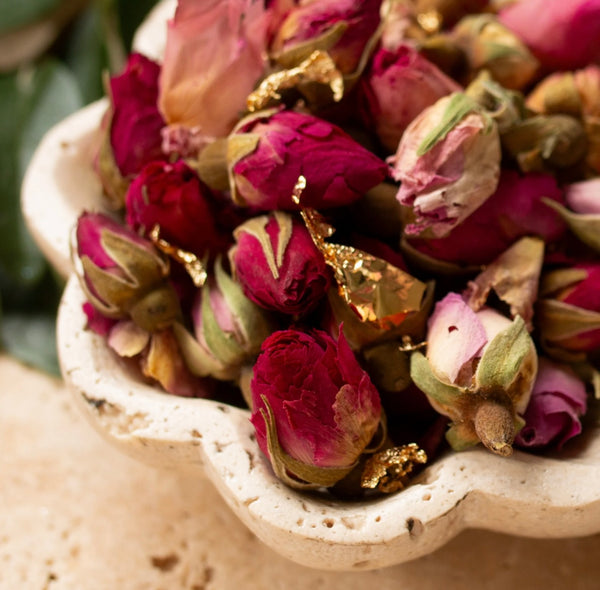 Delightful Dried Flowers- Radiant roses
