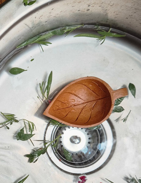 Leaf Juglet