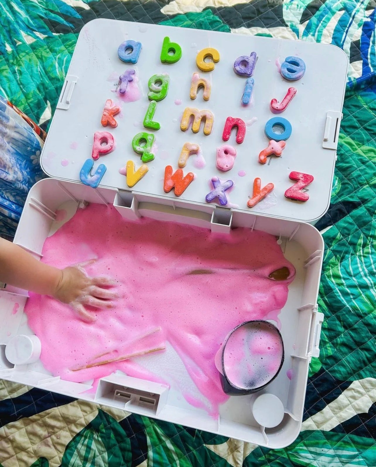 MAGNETIC LETTERS AND NUMBERS