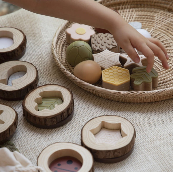 Guidecraft Nature Feel and Find – 24 pc. set