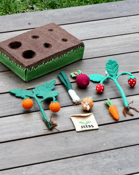 GROW YOUR OWN GARDEN - FELT PLANTER BOX WITH SPROUTS AND VEGETABLES