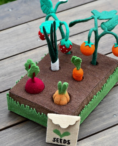 GROW YOUR OWN GARDEN - FELT PLANTER BOX WITH SPROUTS AND VEGETABLES