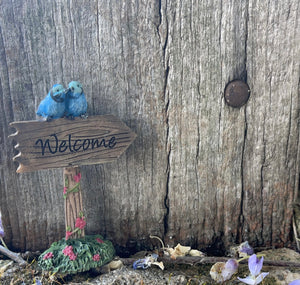 Welcome sign w/blue wrens
