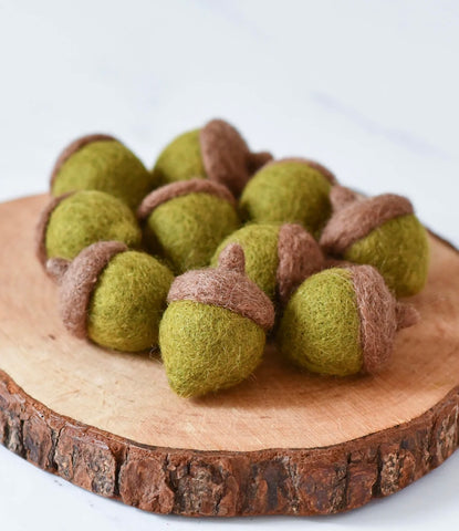 Felt Acorns (Oak Green) - 10 Acorns