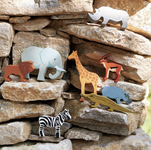 Safari animal display shelf set