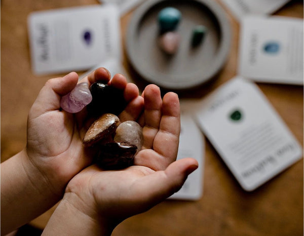 Crystal affirmations- 8 cards and tumble stones